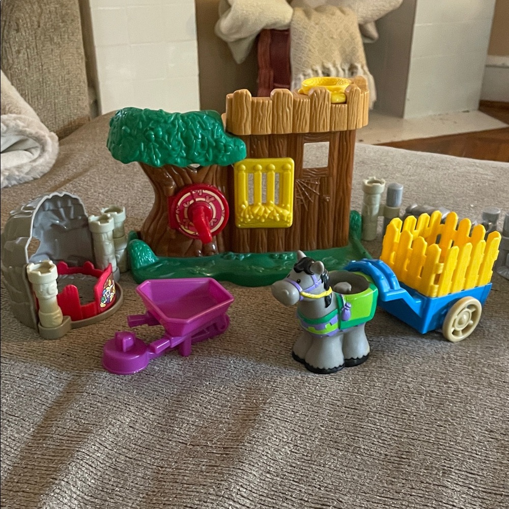 Vintage Fisher- Price Little People Medieval Set